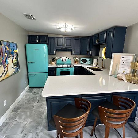 Stylish Bungalow Near Dining, Parks & Entertainment ジャクソンビル エクステリア 写真