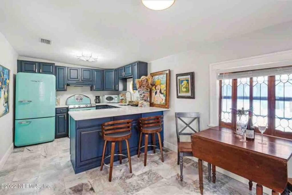 Stylish Bungalow Near Dining, Parks & Entertainment ジャクソンビル エクステリア 写真