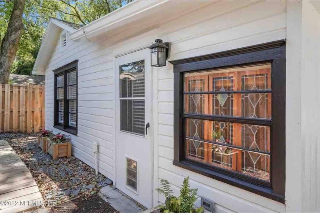 Stylish Bungalow Near Dining, Parks & Entertainment ジャクソンビル エクステリア 写真